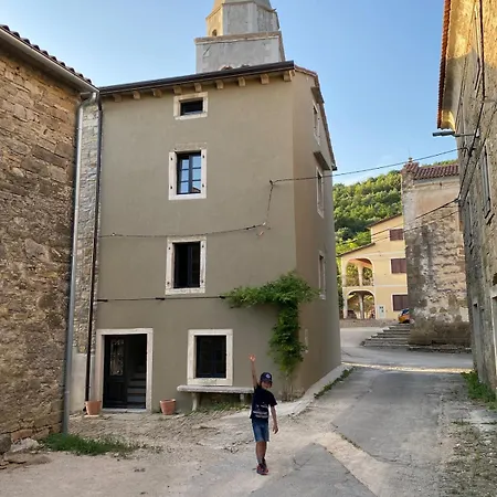 Casa Castagna - Trüffel, Wein Und Wanderfreude *